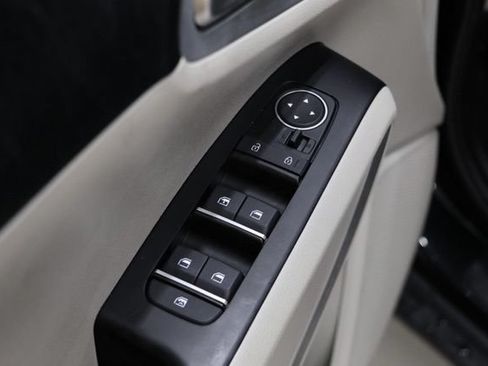 Used 2025 Kia Soul LX w/ LX Technology Package FWD image 19