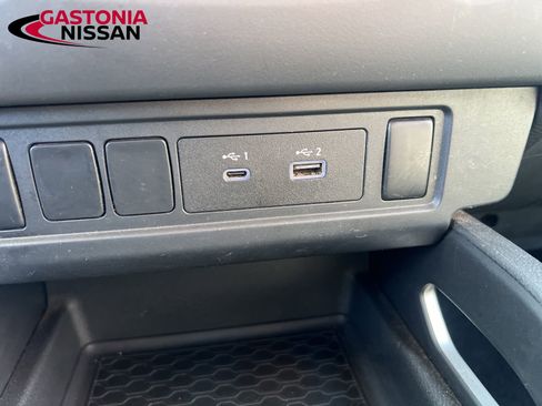 Used 2024 Nissan Frontier SV image 40