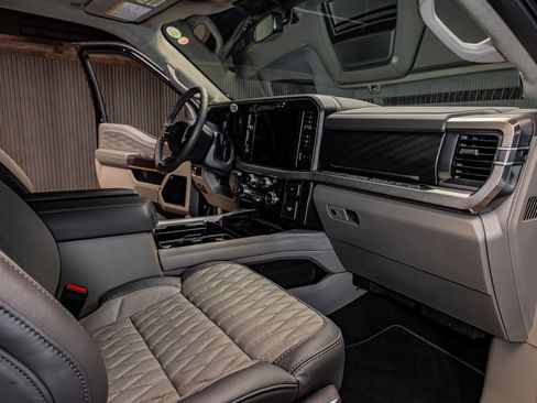 Used 2026 Ford F250 Platinum w/ Platinum Plus Package image 14