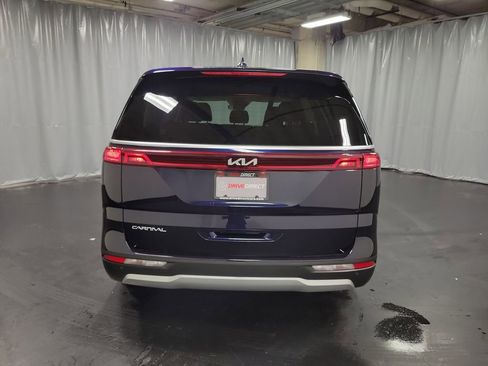 Used 2024 Kia Carnival LX image 7