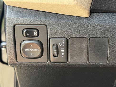 Used 2016 Toyota Corolla LE FWD image 24