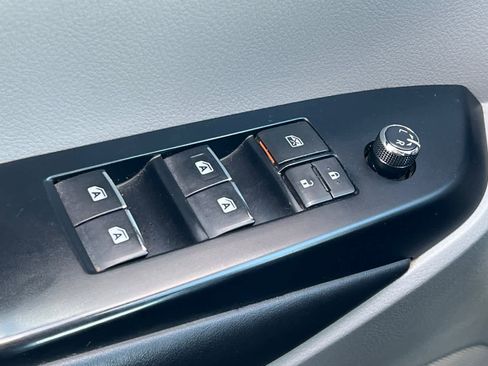 Used 2019 Toyota Highlander Limited image 14