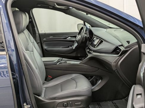 Used 2023 Buick Enclave Essence AWD/4WD image 35