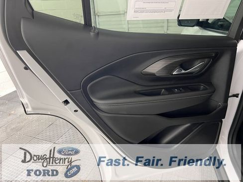 Used 2024 GMC Terrain SLT image 30