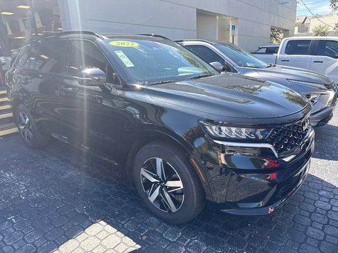 Used 2022 Kia Sorento EX w/ Panoramic Sunroof Package FWD image 2