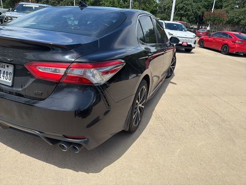 Used 2019 Toyota Camry SE FWD image 8