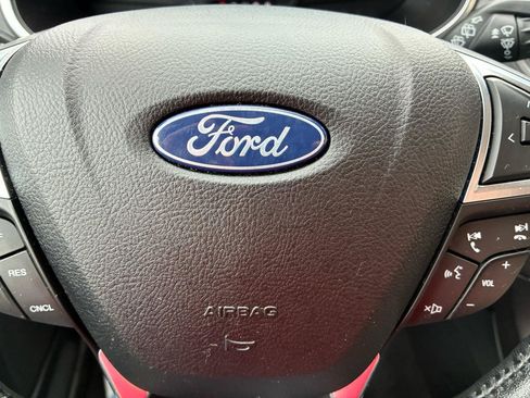 Used 2021 Ford Edge Titanium AWD/4WD image 19