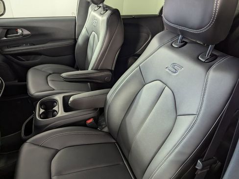New 2026 Chrysler Pacifica Select w/ S Appearance Package image 12