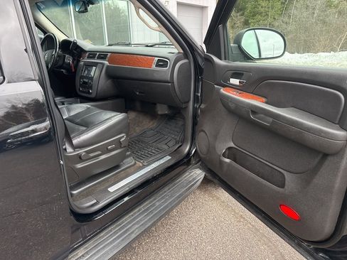 Used 2008 GMC Yukon SLT w/ SLT Preferred Equipment Group image 18