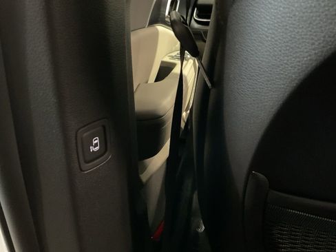 New 2026 Kia Carnival LX FWD image 18