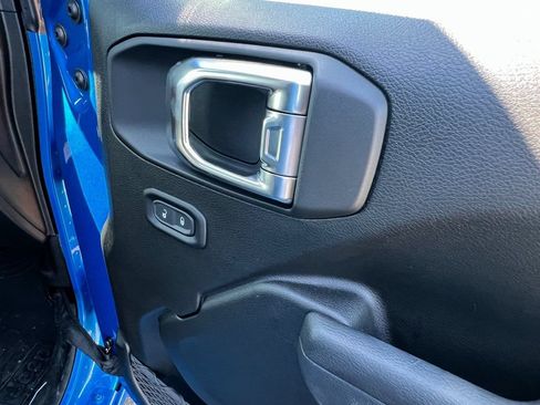 New 2025 Jeep Gladiator Sport AWD/4WD image 14