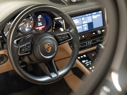 Certified 2023 Porsche Macan AWD/4WD image 15