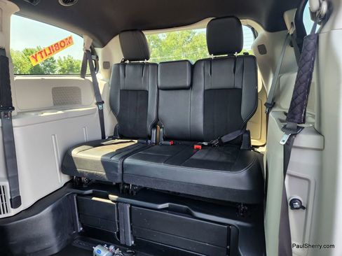 Used 2019 Dodge Grand Caravan SXT image 40