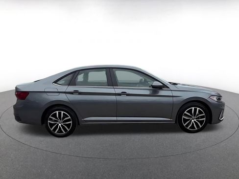 Used 2025 Volkswagen Jetta SE image 16