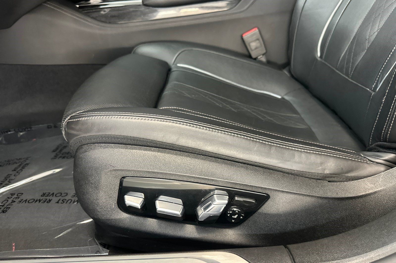 Used 2022 BMW 740i w/ M Sport Package RWD image 14