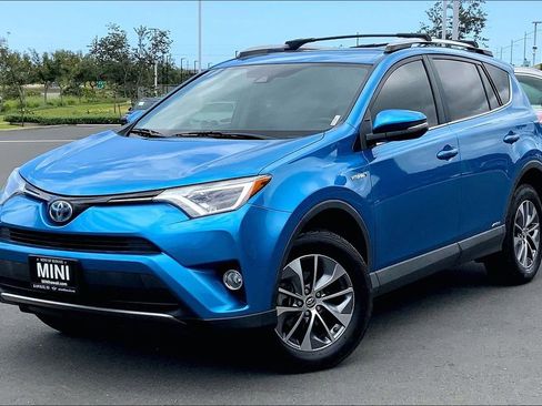 Used 2017 Toyota RAV4 XLE w/ Carpet Mat Package AWD/4WD image 2