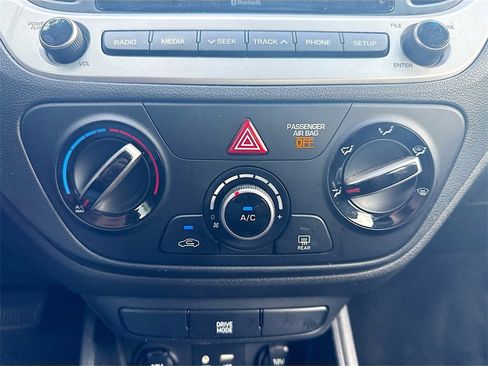 Used 2022 Hyundai Accent SE image 17