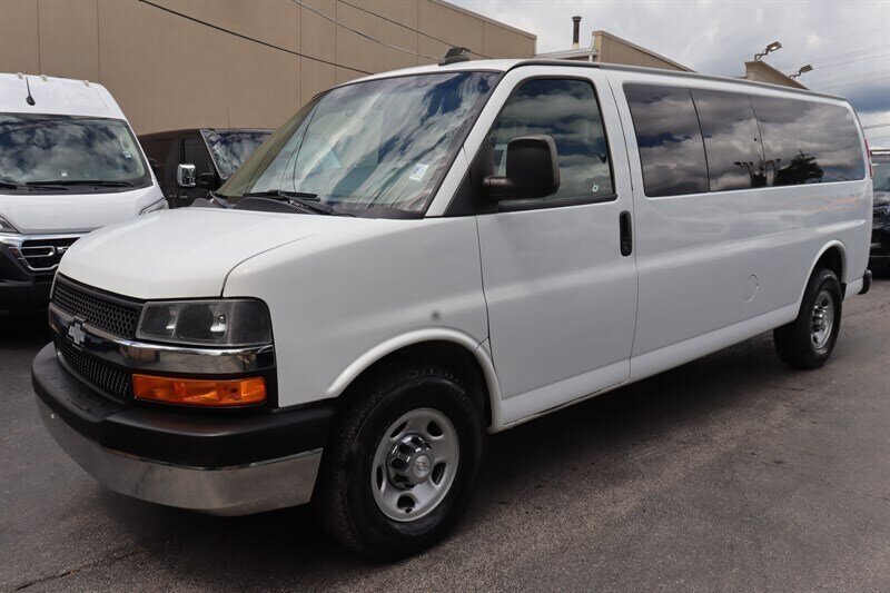Used 2018 Chevrolet Express 3500 LT w/ LT Preferred Equipment Group RWD image 3