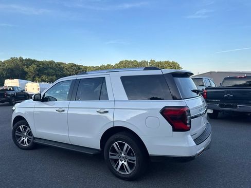 Used 2024 Ford Expedition Limited AWD/4WD image 4