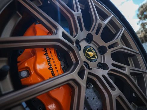 Used 2024 Lamborghini Huracan Sterrato AWD/4WD image 16