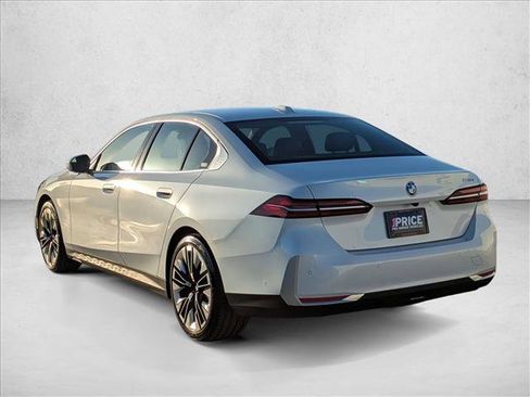 Used 2024 BMW 530i w/ Convenience Package image 8