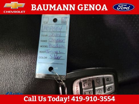 Used 2024 Chrysler Pacifica Touring-L FWD image 26