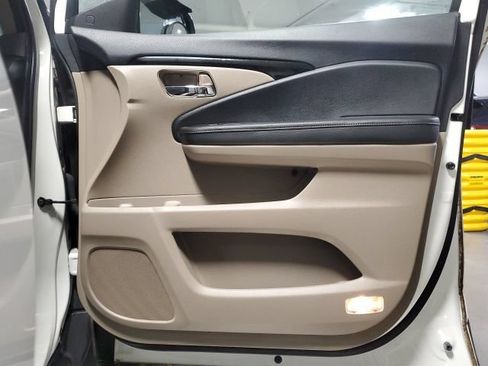 Used 2019 Honda Pilot Touring image 28