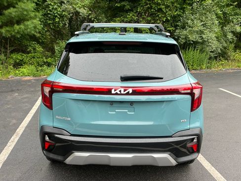 Used 2024 Kia Seltos EX AWD/4WD image 4