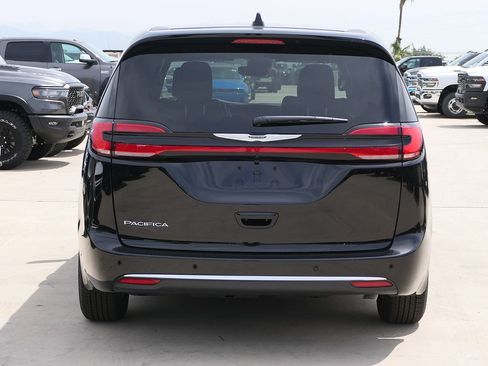 New 2026 Chrysler Pacifica Select FWD image 5