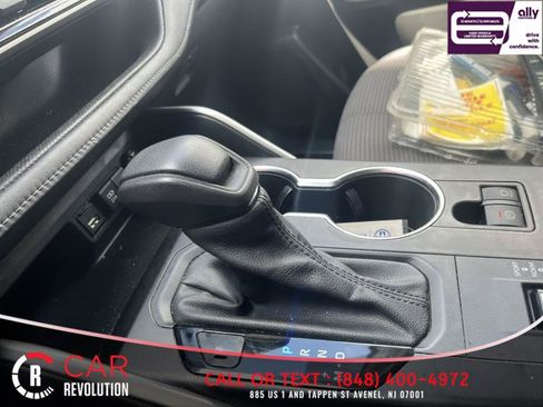 Used 2021 Toyota Highlander L FWD image 19
