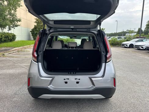Used 2025 Kia Soul LX w/ LX Technology Package FWD image 18
