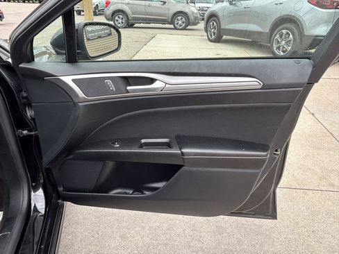 Used 2020 Ford Fusion SE FWD image 16