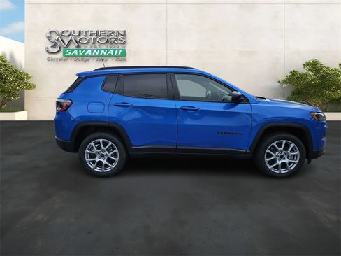 New 2025 Jeep Compass Latitude w/ Altitude Special Edition AWD/4WD image 6