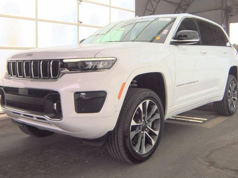 Used 2024 Jeep Grand Cherokee Overland AWD/4WD image 1
