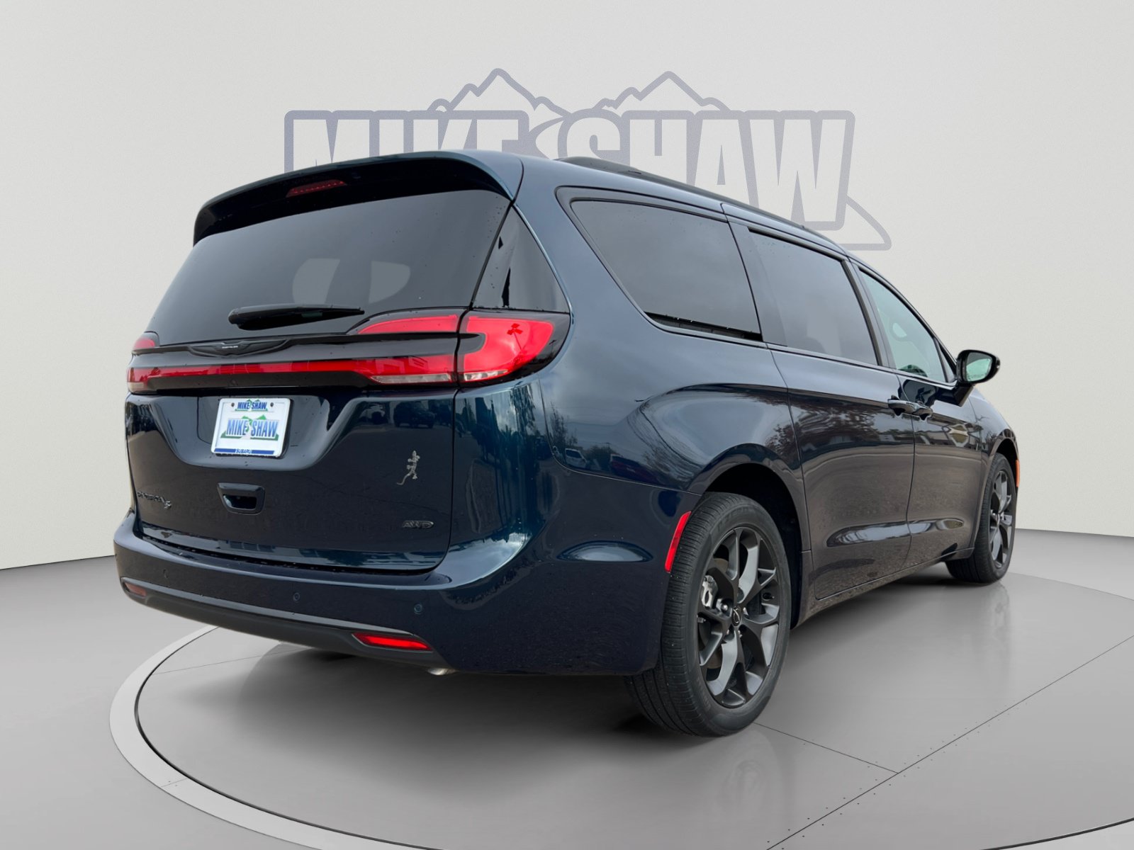 Used 2024 Chrysler Pacifica Touring-L w/ S Appearance Package AWD/4WD image 5