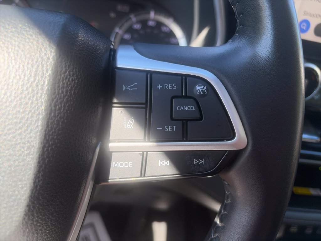 Used 2023 Toyota Highlander XLE AWD/4WD image 34