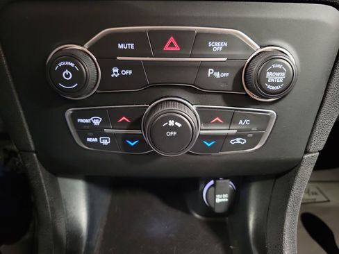 Used 2023 Dodge Charger SXT image 16