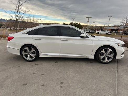 Used 2019 Honda Accord Touring image 9