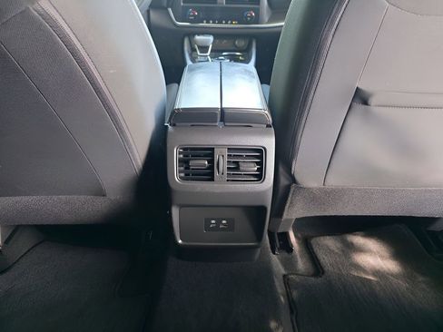 Used 2023 Nissan Rogue SV AWD/4WD image 8