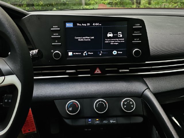Used 2023 Hyundai Elantra SE FWD image 14