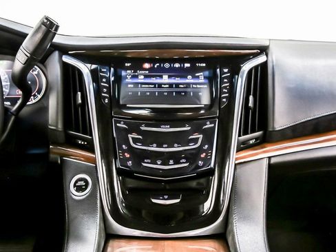 Used 2018 Cadillac Escalade ESV Premium Luxury image 19