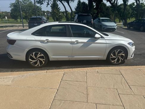 Used 2026 Volkswagen Jetta SEL FWD image 7