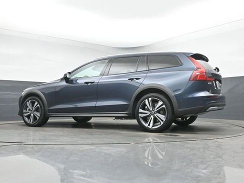 Used 2025 Volvo V60 B5 Cross Country Plus AWD/4WD image 39