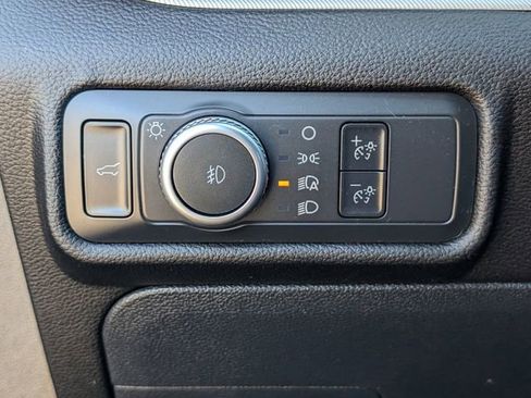 Used 2022 Ford Explorer XLT w/ Equipment Group 202A image 19