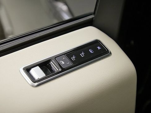 Used 2020 Land Rover Range Rover HSE image 22