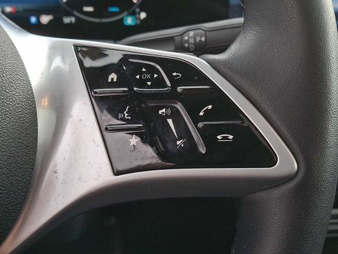 Used 2025 Mercedes-Benz GLB 250 4MATIC image 18