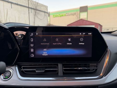 Used 2025 Chevrolet Trax LT image 21