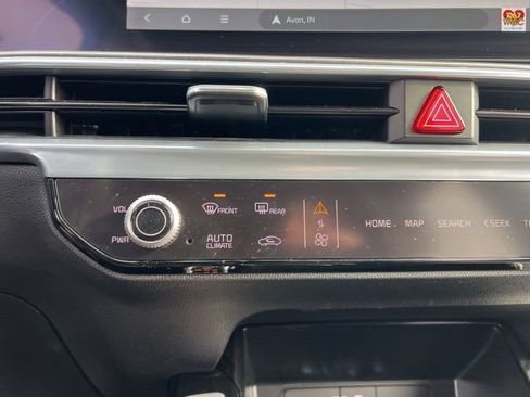 Certified 2025 Kia Sorento SX Prestige w/ Olive Brown Leather Package image 24