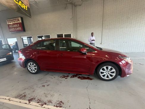 Used 2025 Toyota Corolla LE FWD image 4