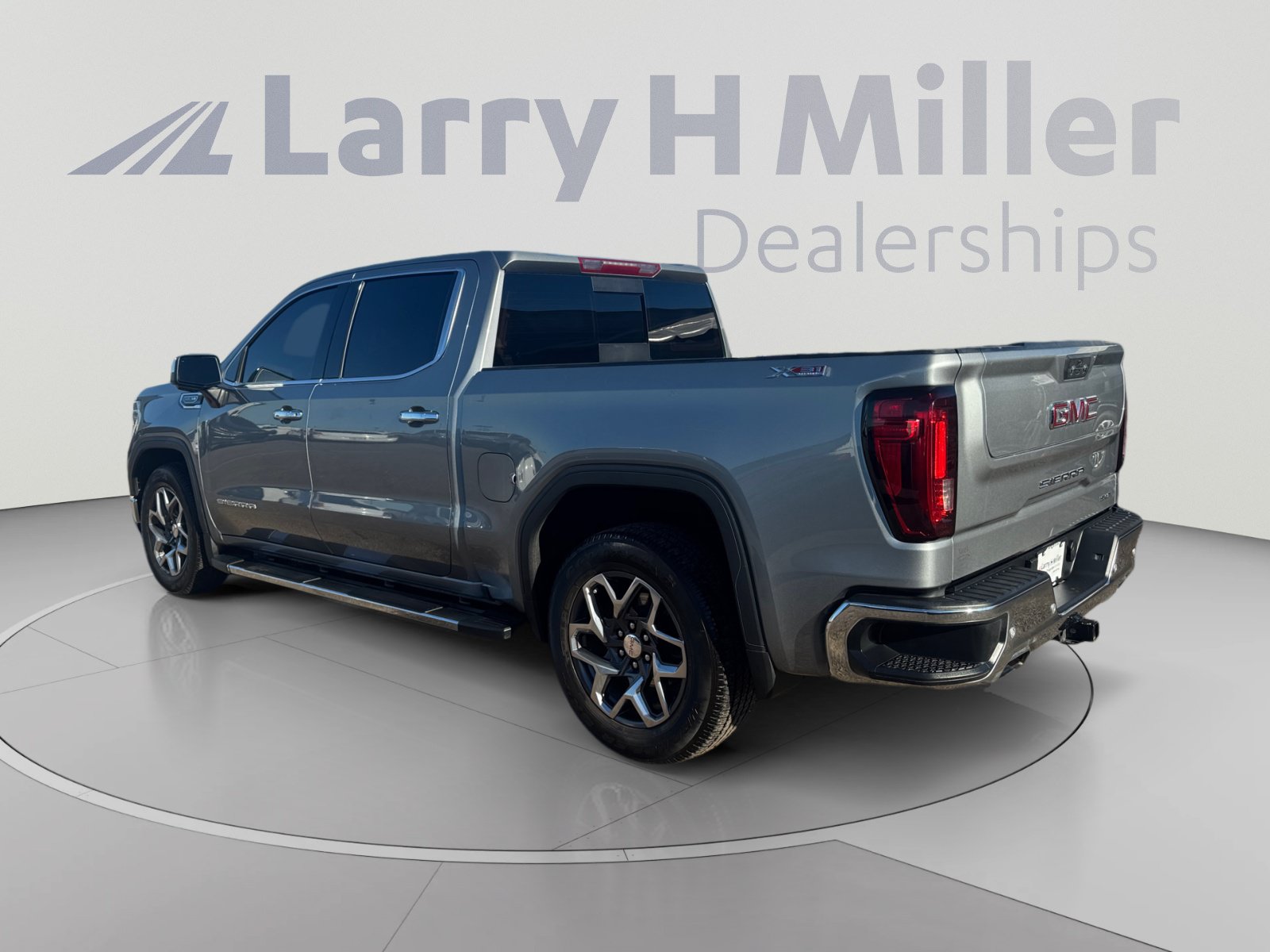 Used 2024 GMC Sierra 1500 SLT w/ SLT Premium Plus Package AWD/4WD image 3